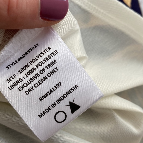 NWOT ASTR The Label mini dress with v-neck and statement sleeves. - Picture 11 of 16